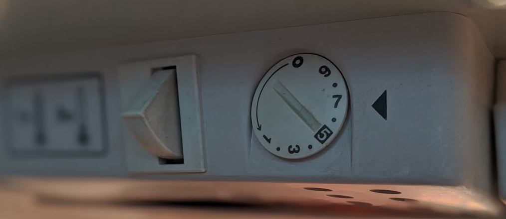 GE冷蔵庫-ダイヤル式の温度調整